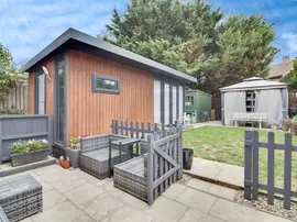 Sweet Briar, Welwyn Garden City thumb 2