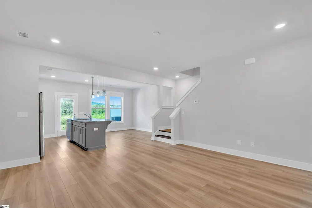 46 Mardale Ln, Greenville, SC 29609