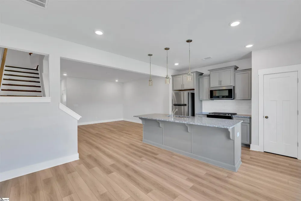46 Mardale Ln, Greenville, SC 29609