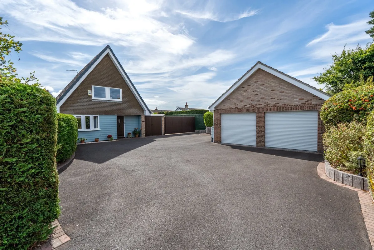 Heathfield Road, West Moors, Ferndown, Dorset, BH22