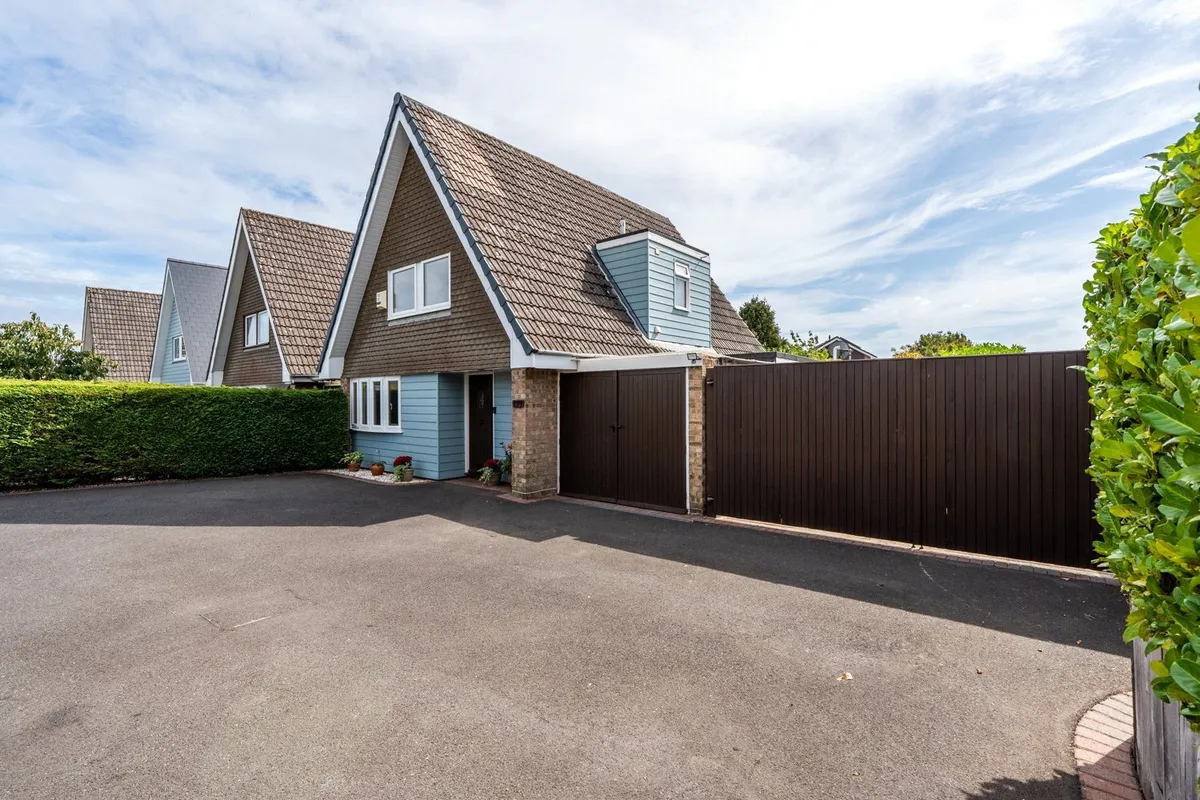 Heathfield Road, West Moors, Ferndown, Dorset, BH22