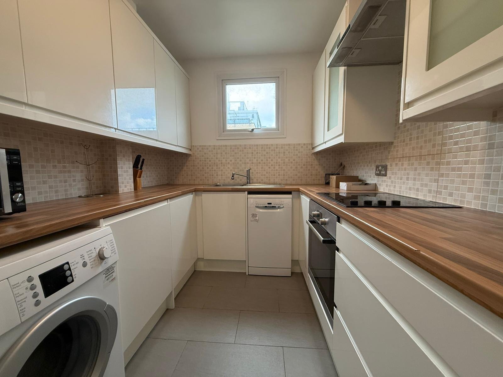 Holyoake Court,, Bryan Road,, London,, SE16 Image 1