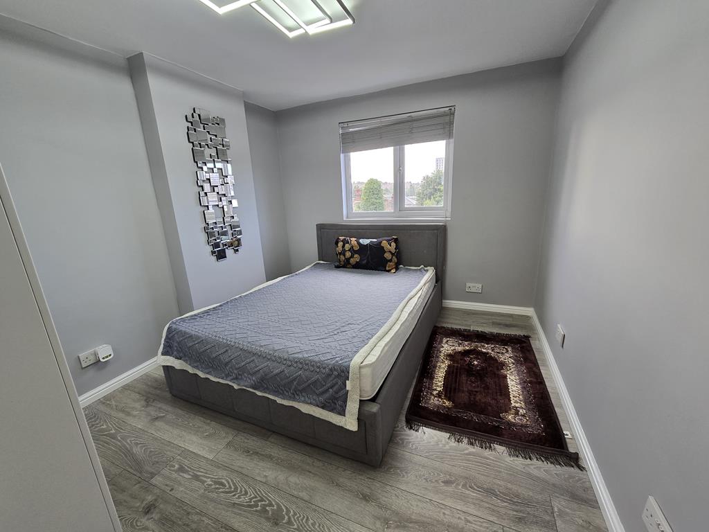 Top Floor Conversion  1 Bedroom Flat  To Let  West Hendon  NW9 Image 4