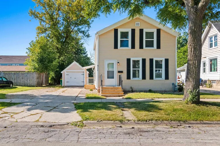 511 4th St, Green Bay, WI 54304