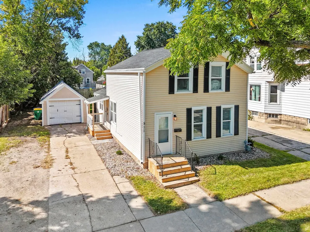 511 4th St, Green Bay, WI 54304