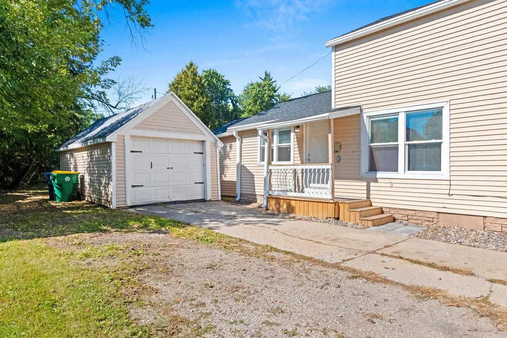 511 4th St, Green Bay, WI 54304