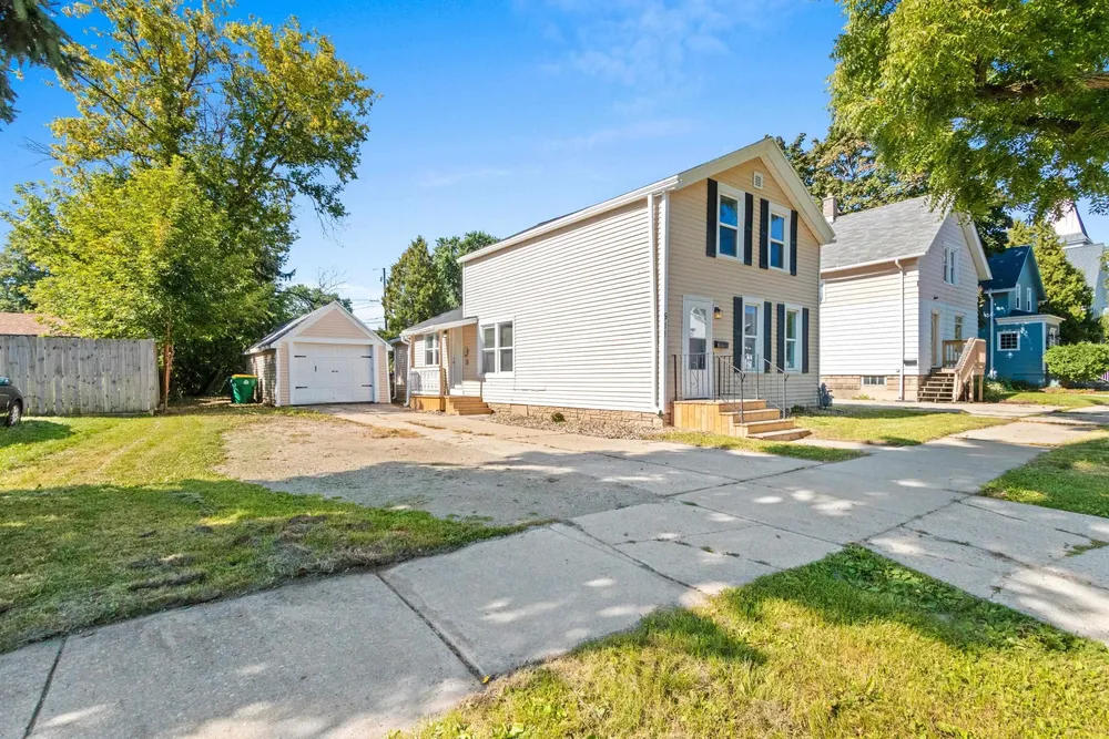 511 4th St, Green Bay, WI 54304
