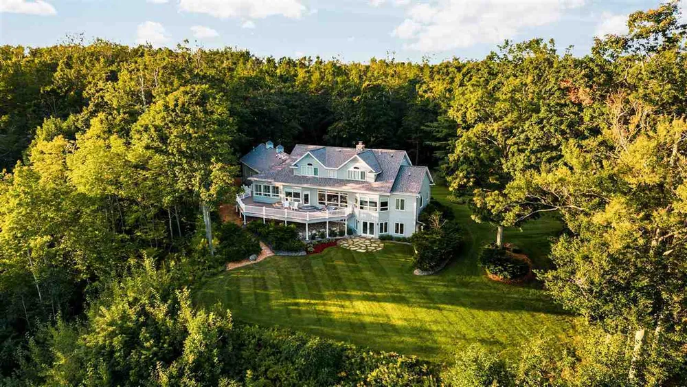 731 W Hathaway Rd, Harbor Springs, MI 49740
