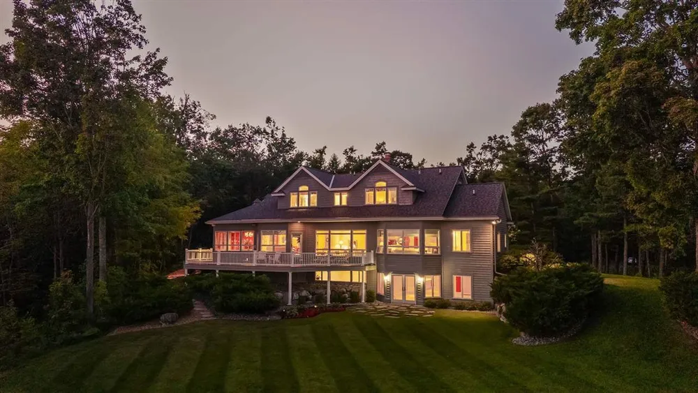 731 W Hathaway Rd, Harbor Springs, MI 49740