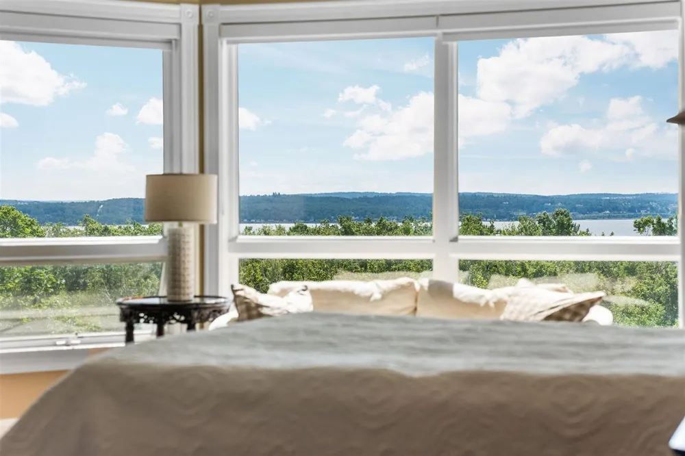 731 W Hathaway Rd, Harbor Springs, MI 49740