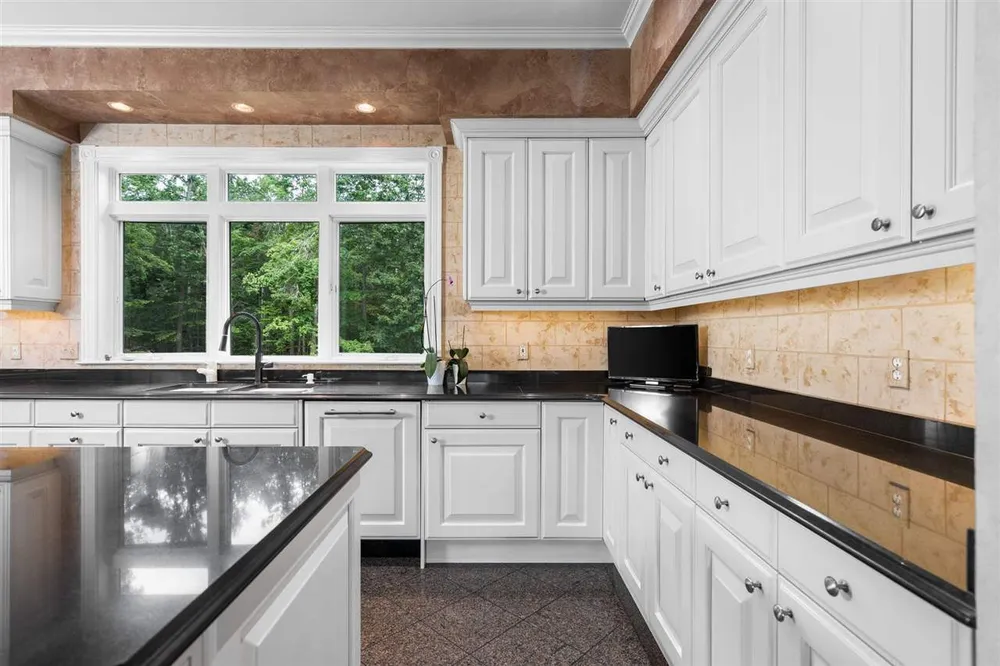 731 W Hathaway Rd, Harbor Springs, MI 49740