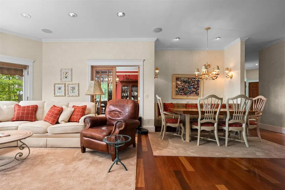 731 W Hathaway Rd, Harbor Springs, MI 49740