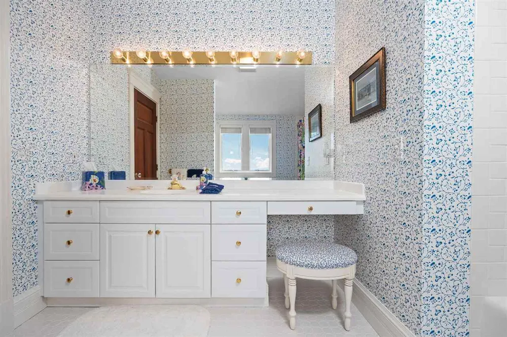 731 W Hathaway Rd, Harbor Springs, MI 49740