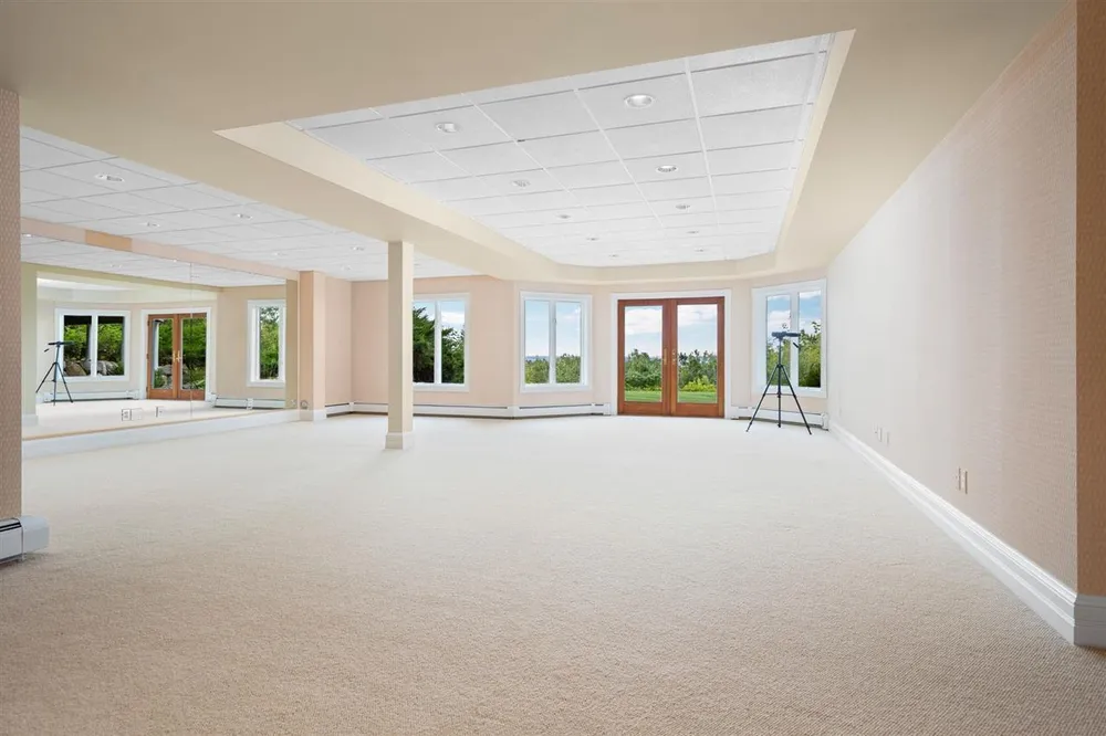 731 W Hathaway Rd, Harbor Springs, MI 49740