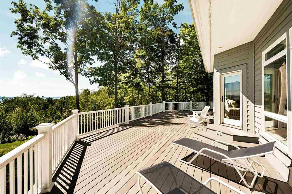 731 W Hathaway Rd, Harbor Springs, MI 49740
