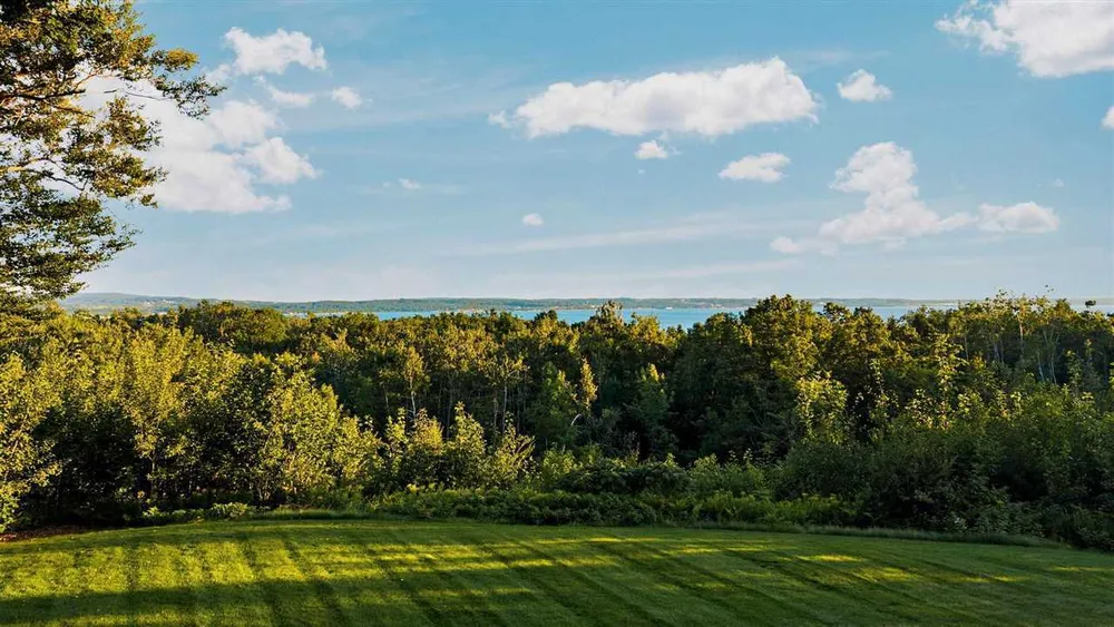 731 W Hathaway Rd, Harbor Springs, MI 49740