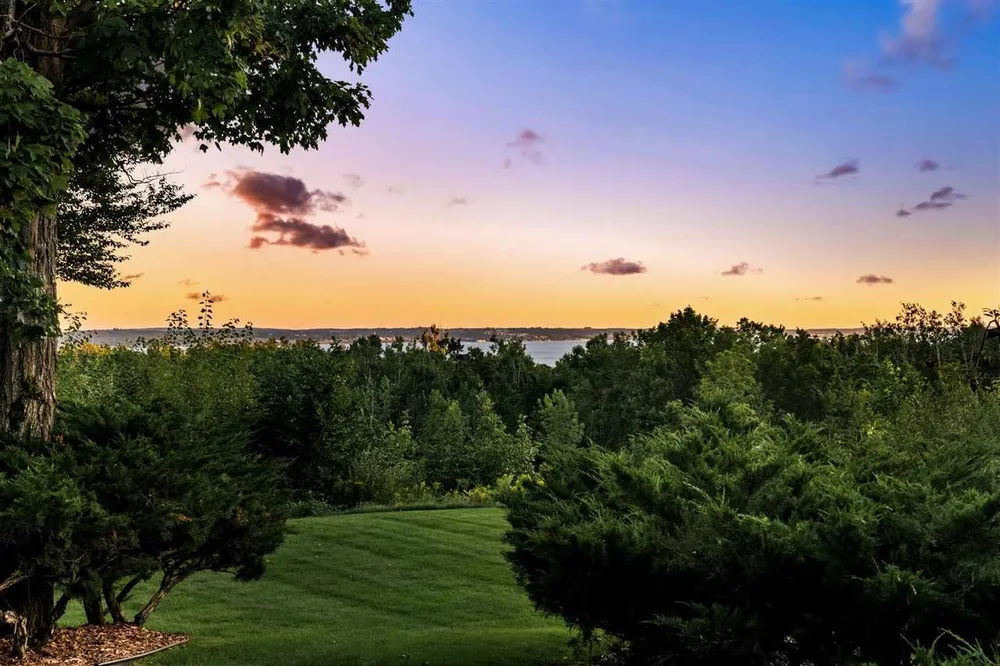 731 W Hathaway Rd, Harbor Springs, MI 49740
