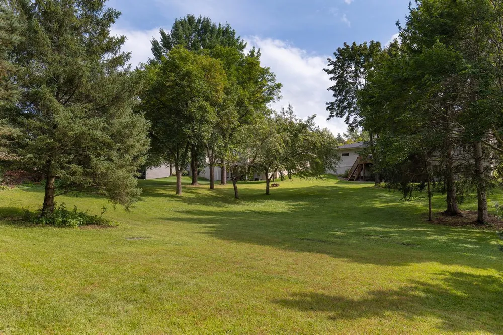 11332 Creekridge Dr, Eden Prairie, MN 55347