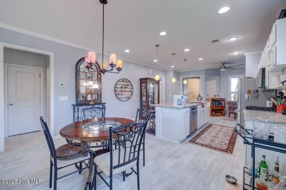 521 Lyrebird Ave, Wilmington, NC 28412
