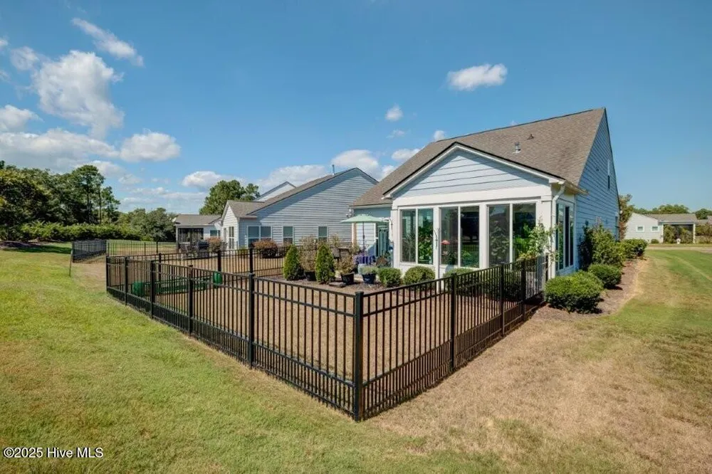 521 Lyrebird Ave, Wilmington, NC 28412