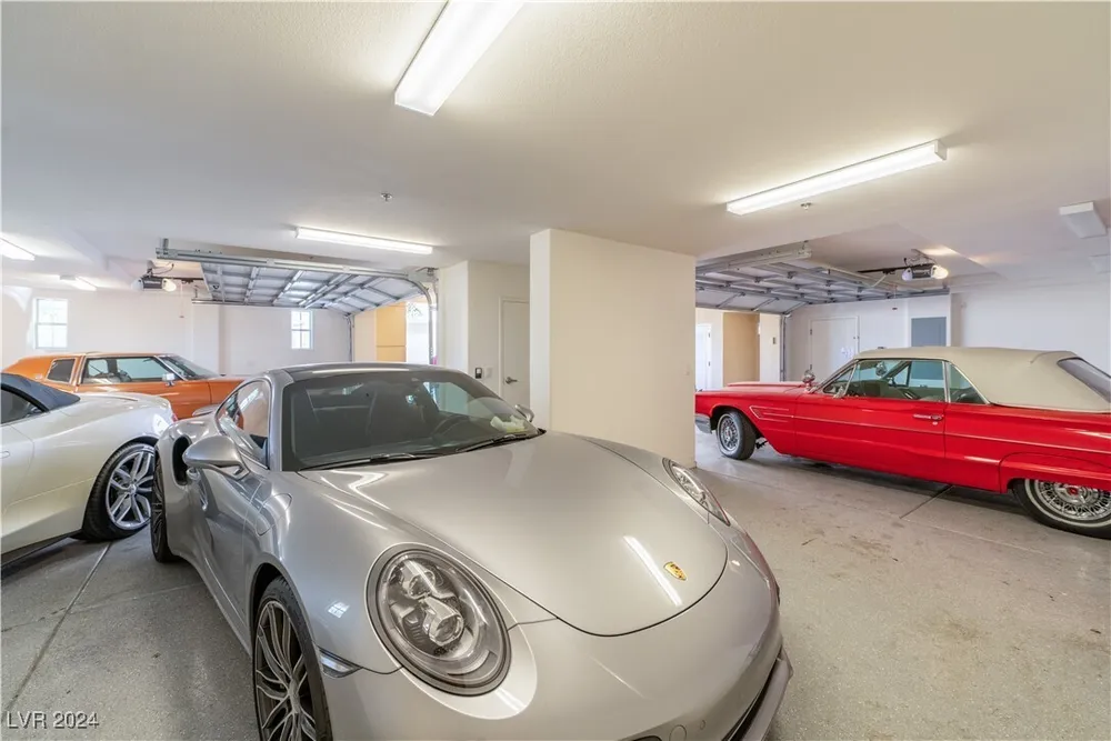 9219 Tesoras Dr, Las Vegas, NV 89144-1538