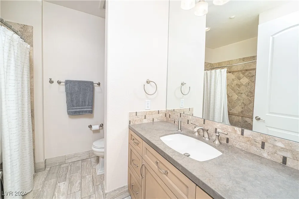 9219 Tesoras Dr, Las Vegas, NV 89144-1538