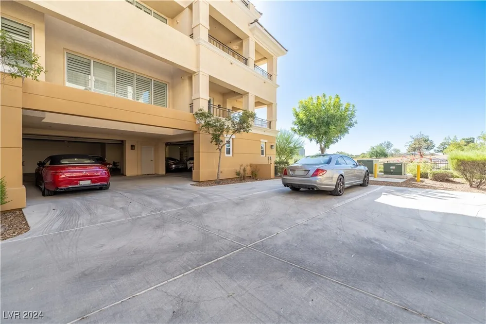 9219 Tesoras Dr, Las Vegas, NV 89144-1538