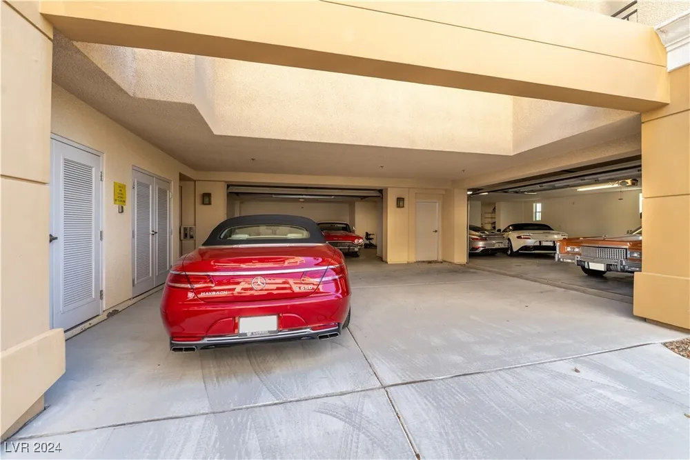 9219 Tesoras Dr, Las Vegas, NV 89144-1538