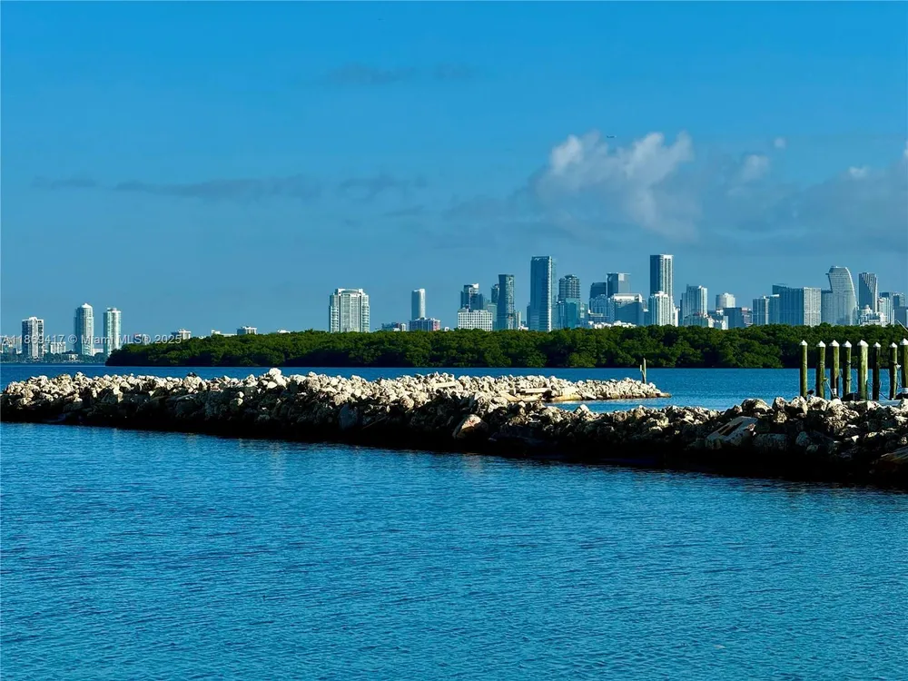 200 Harbor Dr, Key Biscayne, FL 33149