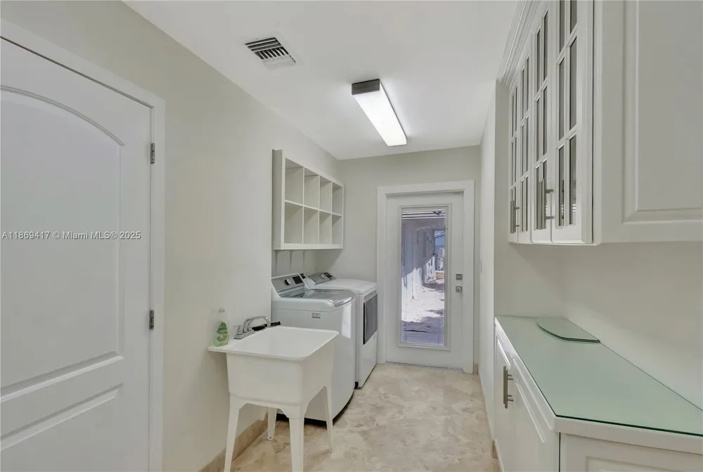 200 Harbor Dr, Key Biscayne, FL 33149