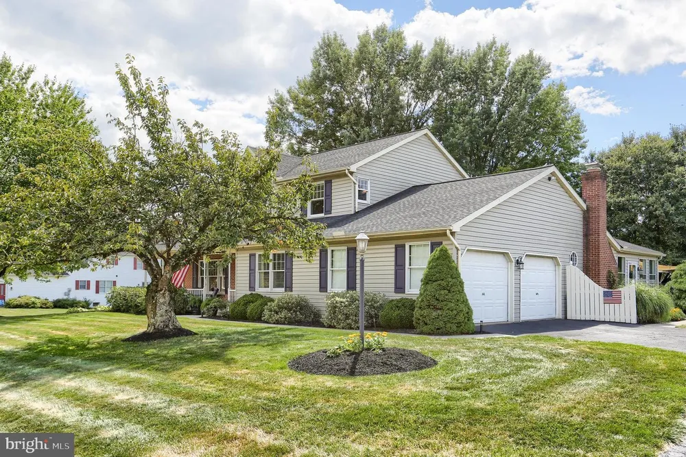 5 Surrey Ln, Mechanicsburg, PA 17050