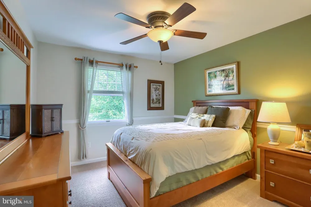 5 Surrey Ln, Mechanicsburg, PA 17050