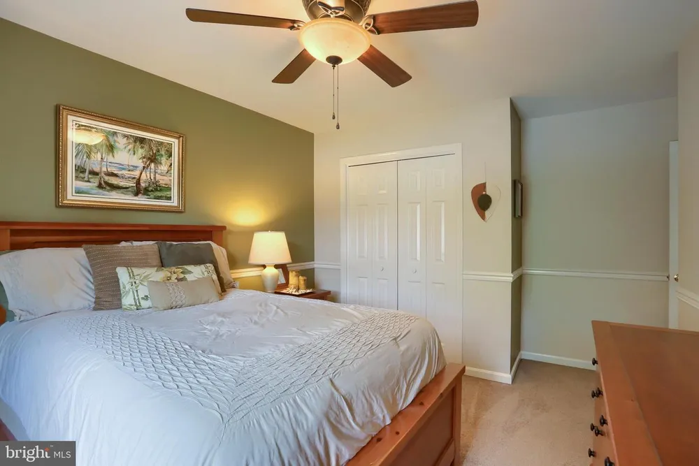 5 Surrey Ln, Mechanicsburg, PA 17050