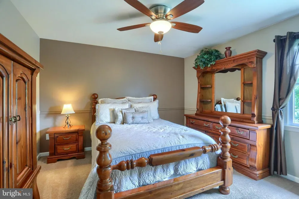 5 Surrey Ln, Mechanicsburg, PA 17050