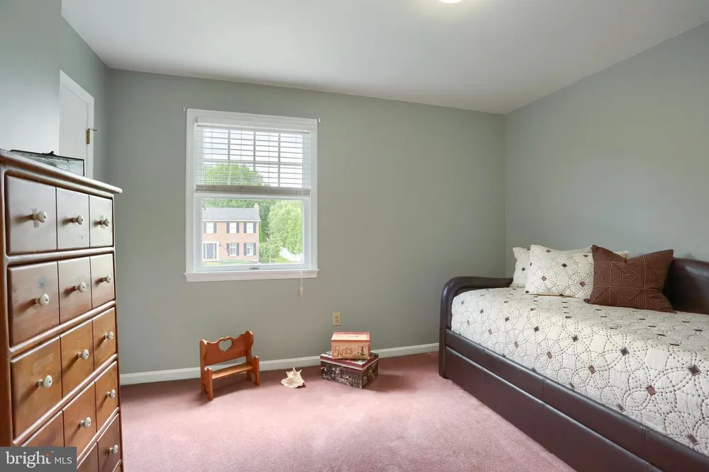 5 Surrey Ln, Mechanicsburg, PA 17050