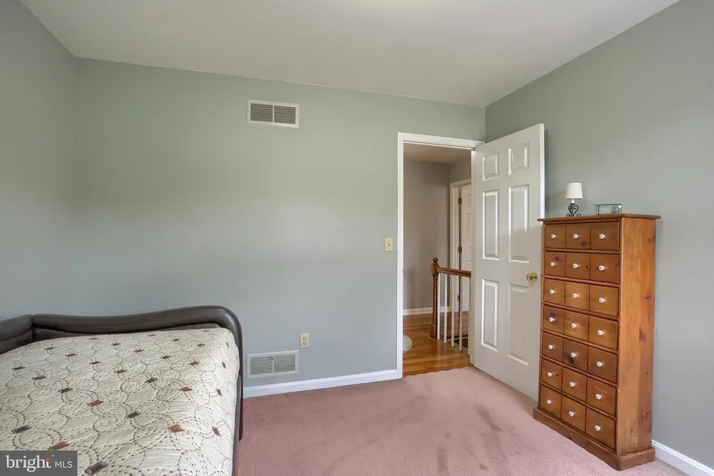 5 Surrey Ln, Mechanicsburg, PA 17050