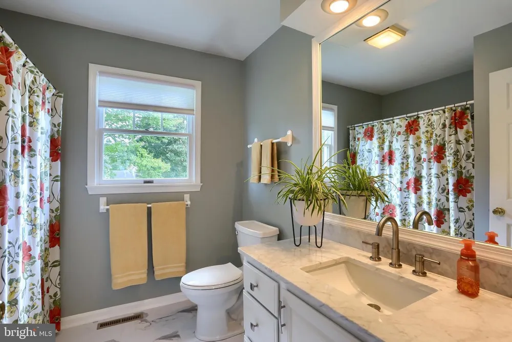 5 Surrey Ln, Mechanicsburg, PA 17050
