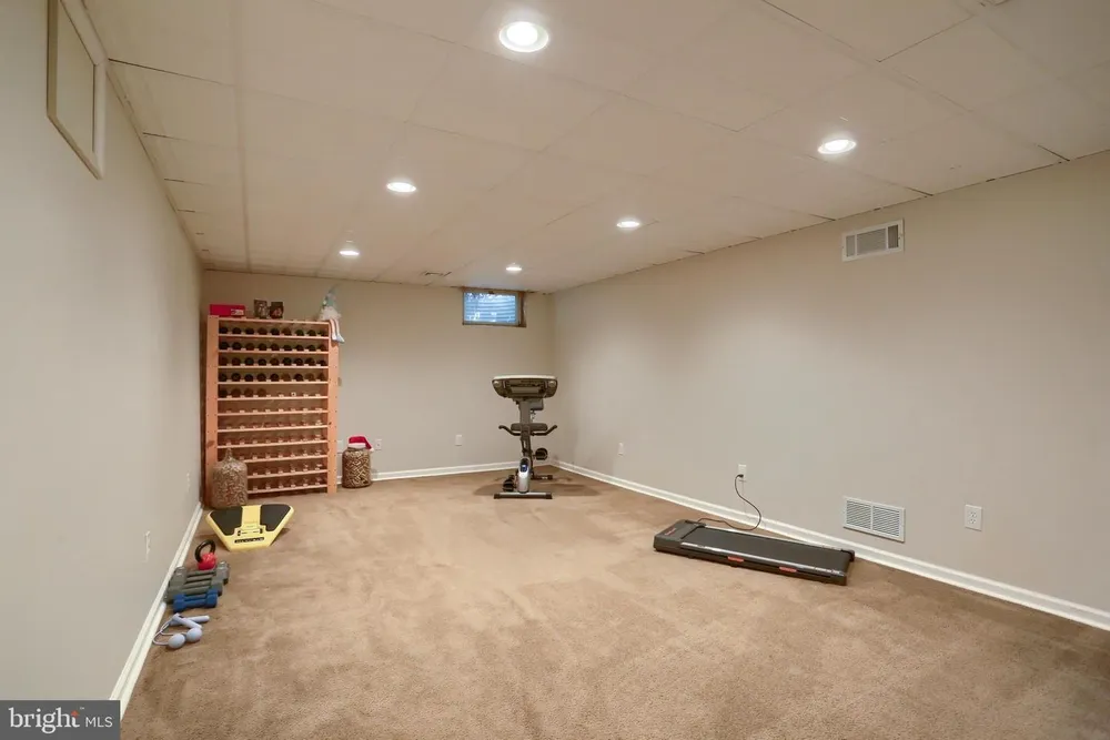 5 Surrey Ln, Mechanicsburg, PA 17050