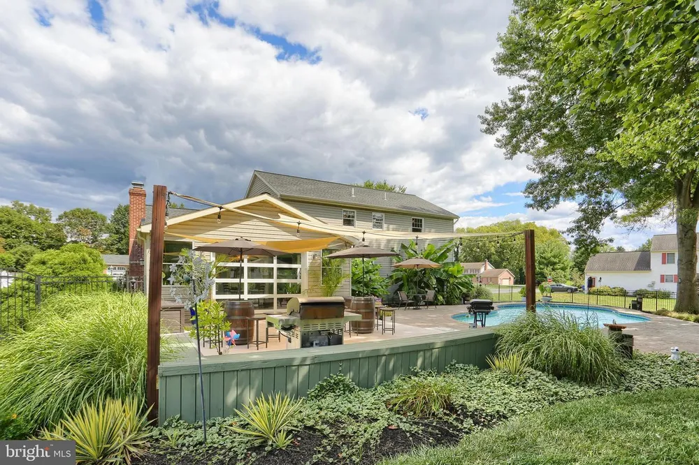 5 Surrey Ln, Mechanicsburg, PA 17050