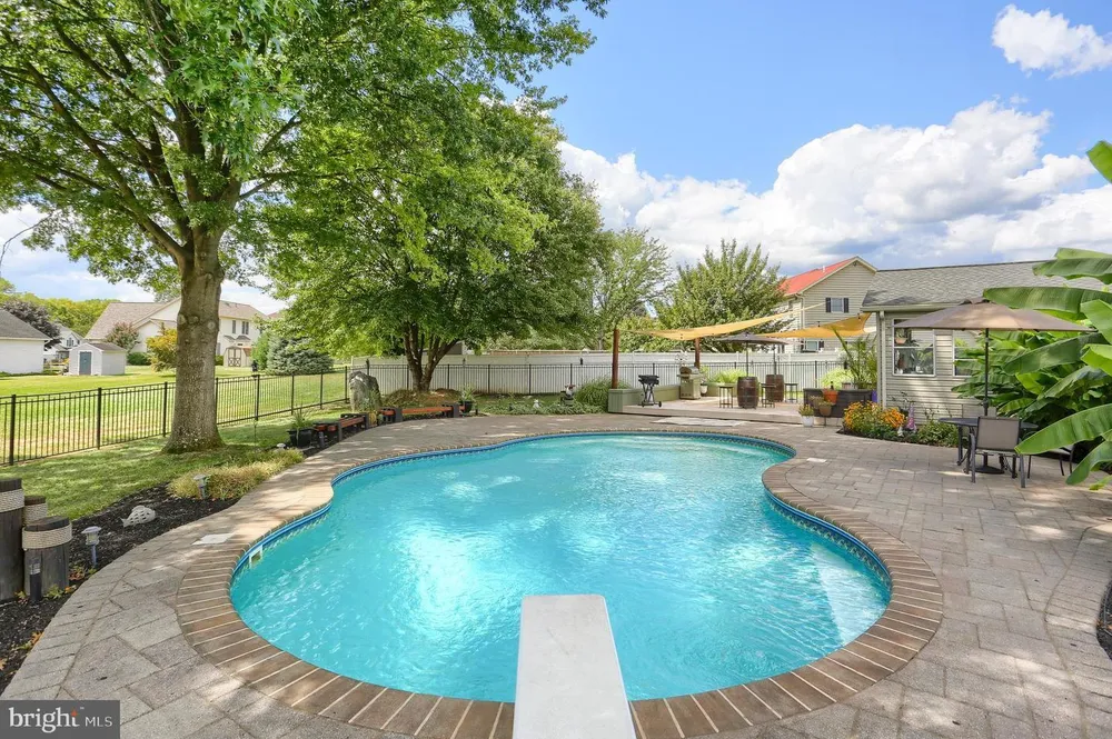 5 Surrey Ln, Mechanicsburg, PA 17050