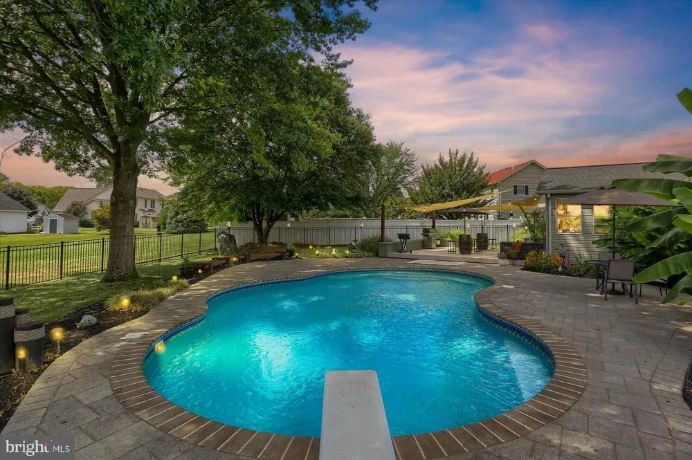 5 Surrey Ln, Mechanicsburg, PA 17050