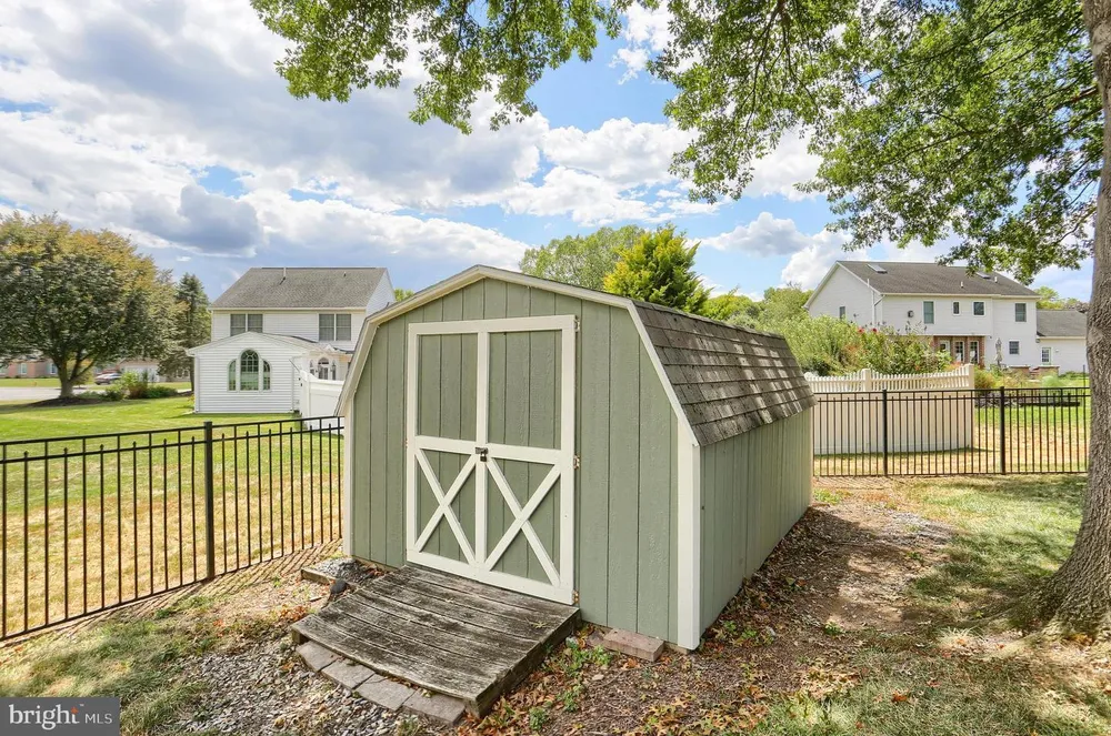 5 Surrey Ln, Mechanicsburg, PA 17050