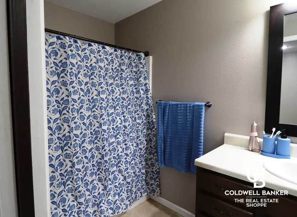 2320 Idlewild Way, Garden City, KS 67846