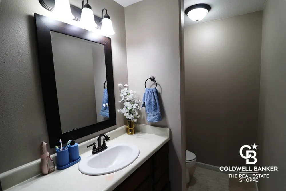 2320 Idlewild Way, Garden City, KS 67846