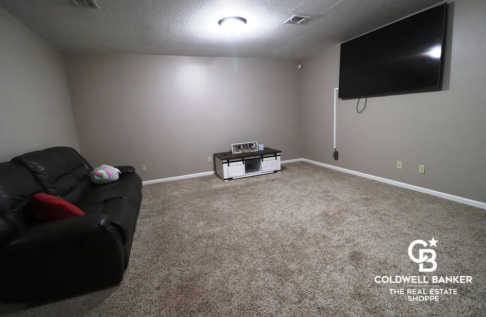 2320 Idlewild Way, Garden City, KS 67846