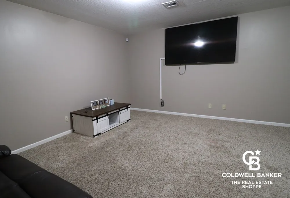 2320 Idlewild Way, Garden City, KS 67846