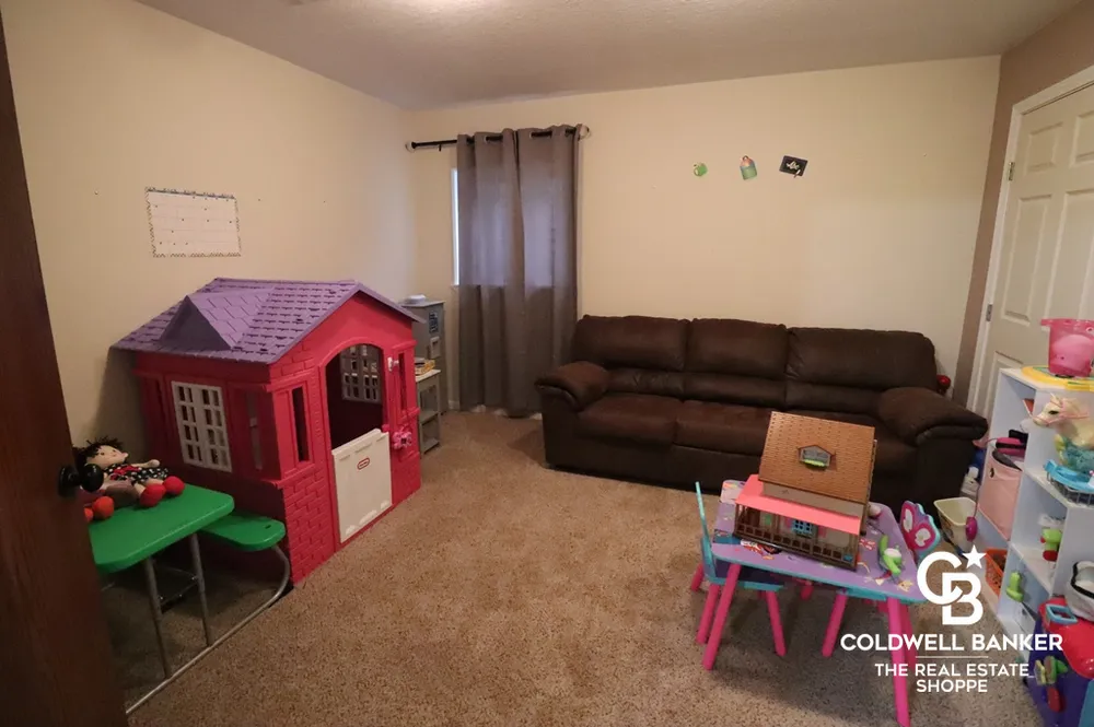 2320 Idlewild Way, Garden City, KS 67846