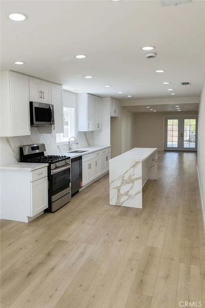 11753 Blythe St, North Hollywood, CA 91605-2521