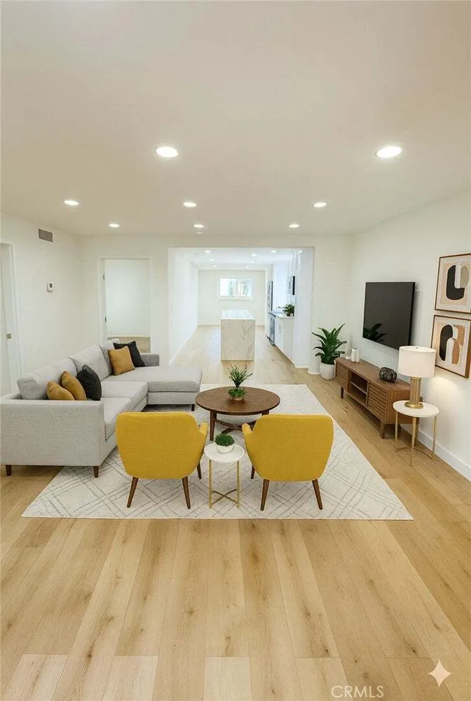 11753 Blythe St, North Hollywood, CA 91605-2521