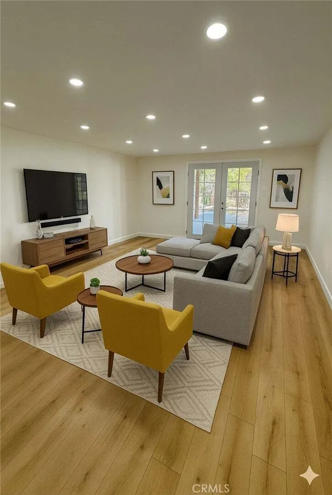 11753 Blythe St, North Hollywood, CA 91605-2521